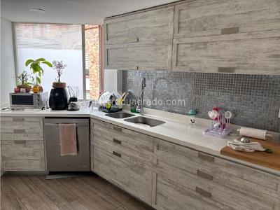 Casa de 3 alcobas en venta en Chico Navarra, Bogotá, 230 m² · foto 4 de 14