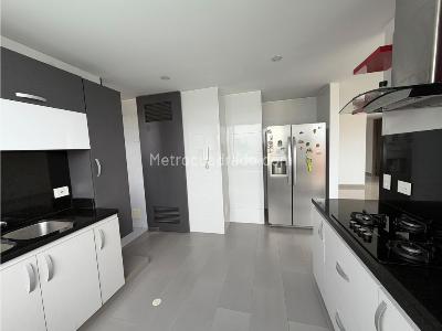Apartamento de 3 alcobas en venta en Gratamira, Bogotá, 122 m² · foto 4 de 20