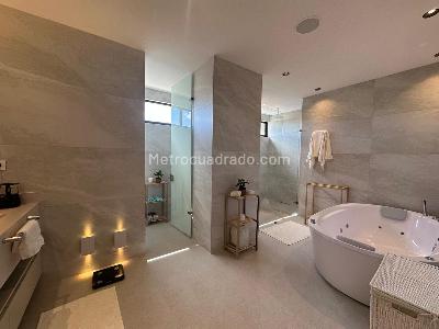 Apartamento de 3 alcobas en venta en Chico Navarra, Bogotá, 321 m² · foto 16 de 20