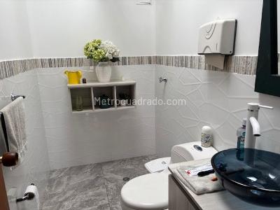 Casa de 3 alcobas en venta en San Nicolas, Bogotá, 290 m² · foto 2 de 15