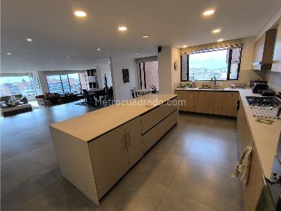Apartamento de 3 alcobas en venta en Los Rosales, Bogotá, 330 m² · foto 10 de 20