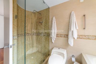 Apartamento de 3 alcobas en venta en Cabrera Chico, Bogotá, 249 m² · foto 13 de 16