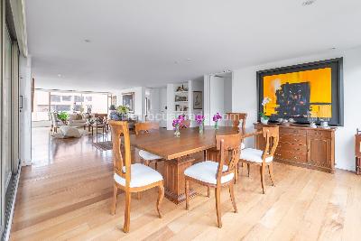 Apartamento de 3 alcobas en venta en Cabrera Chico, Bogotá, 249 m² · foto 5 de 16