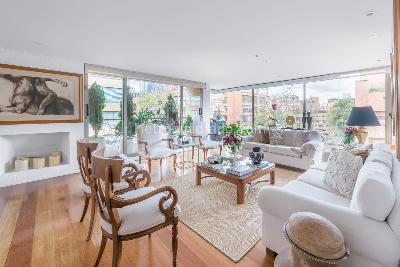 Apartamento de 3 alcobas en venta en Cabrera Chico, Bogotá, 249 m² · foto 2 de 16