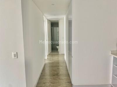 Apartamento de 3 alcobas en venta en Cedro Golf, Bogotá, 80 m² · foto 8 de 16