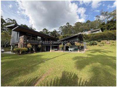 Casa de 4 alcobas en venta en Loma Del Escobero, Envigado · foto 2 de 20