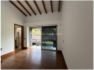 Casa de 4 alcobas en venta en Loma Del Escobero, Envigado · foto 17 de 20