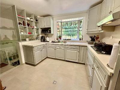 Casa de 4 alcobas en venta en San Lucas, Medellín, 316 m² · foto 2 de 19