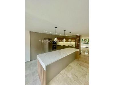 Apartamento en venta en El Poblado, Medellín · foto 2 de 13