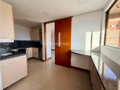 Apartamento de 3 alcobas en venta en El Poblado, Medellín, 208 m² · foto 12 de 20