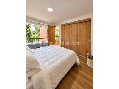 Apartaestudio en venta en El Poblado, Medellín, 51 m² · foto 2 de 11