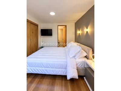Apartaestudio en venta en El Poblado, Medellín, 51 m² · foto 3 de 11