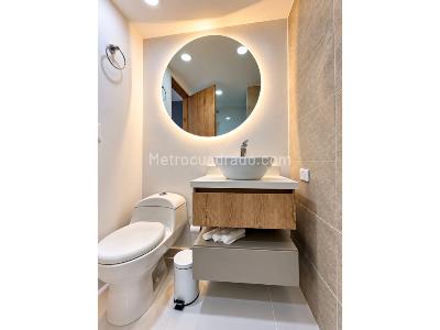 Apartaestudio en venta en El Poblado, Medellín, 51 m² · foto 4 de 11