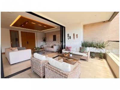Apartamento de 3 alcobas en venta en El Poblado, Medellín, 248 m² · foto 2 de 20