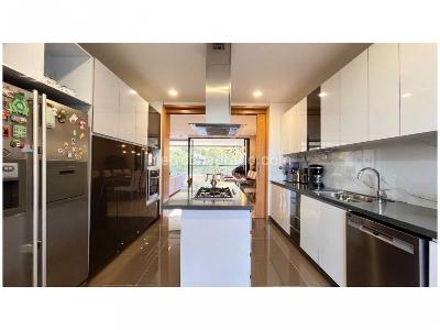 Apartamento de 3 alcobas en venta en El Poblado, Medellín, 248 m² · foto 5 de 20