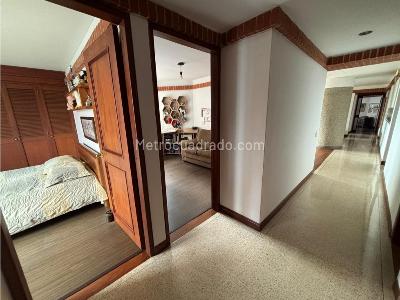 Apartamento en venta en El Poblado, Medellín · foto 8 de 20