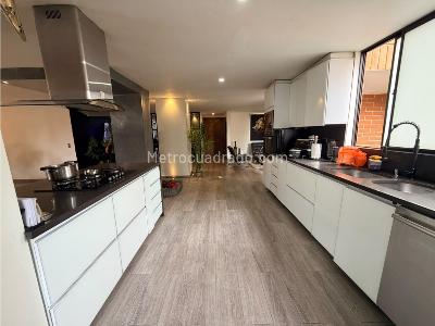Apartamento de 3 alcobas en venta en El Poblado, Medellín, 154 m² · foto 10 de 19