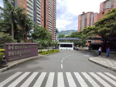 Apartamento de 3 alcobas en venta en Hacienda Niquia, Bello, 71 m² · foto 18 de 20