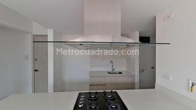 Apartamento de 2 alcobas en venta en Plaza Fabricato, Bello, 55 m² · foto 2 de 18