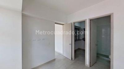 Apartamento de 2 alcobas en venta en Plaza Fabricato, Bello, 55 m² · foto 8 de 18