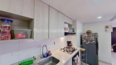 Apartamento de 2 alcobas en venta en Laureles, Medellín, 62 m² · foto 10 de 15