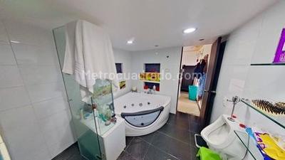 Apartamento en venta en Asomadera No 1, Medellín · foto 2 de 12