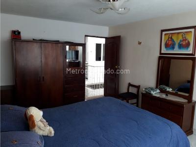 Casa de 5 alcobas en venta en Roma, Bogotá, 240 m² · foto 19 de 20
