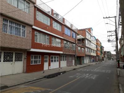 Casa de 5 alcobas en venta en Roma, Bogotá, 240 m² · foto 2 de 20