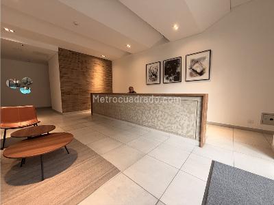 Apartamento de 2 alcobas en venta en Santa Barbara Occidental, Bogotá, 83 m² · foto 3 de 16