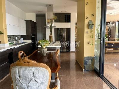 Casa de 3 alcobas en venta en El Poblado, Medellín, 1800 m² · foto 13 de 20