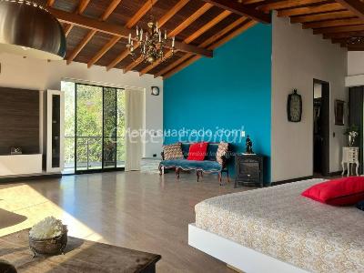 Casa de 3 alcobas en venta en El Poblado, Medellín, 1800 m² · foto 18 de 20