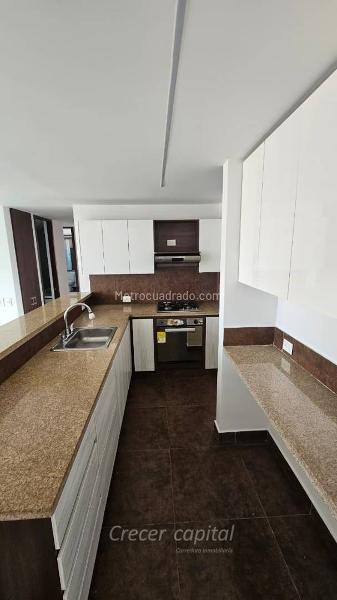 3BR Apartment in Loma Del Esmeraldal (100 m²)