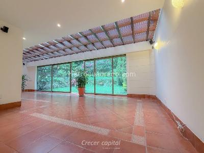 Casa de 3 alcobas en venta en Altos Del Poblado, Medellín, 257 m² · foto 4 de 20