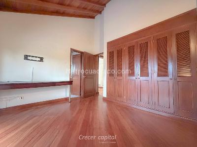 Casa de 3 alcobas en venta en Altos Del Poblado, Medellín, 257 m² · foto 5 de 20