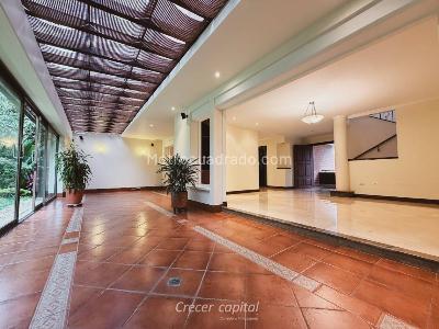 Casa de 3 alcobas en venta en Altos Del Poblado, Medellín, 257 m² · foto 15 de 20