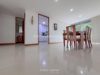 Apartamento de 3 alcobas en venta en Altos Del Poblado, Medellín, 233 m² · foto 2 de 20