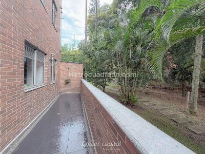 Apartamento de 3 alcobas en venta en Altos Del Poblado, Medellín, 233 m² · foto 11 de 20