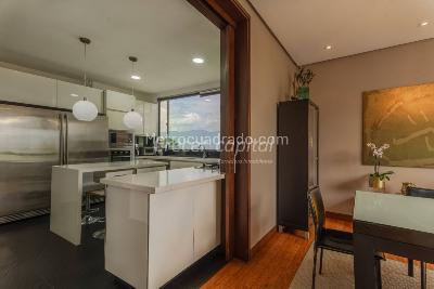 Apartamento en venta en Altos Del Poblado, Medellín · foto 3 de 8