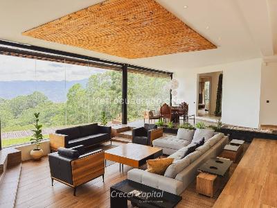 Casa de 3 alcobas en venta en Altos Del Poblado, Medellín, 412 m² · foto 2 de 20