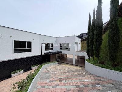 Casa en Arriendo, Altos Del Poblado, Medellín