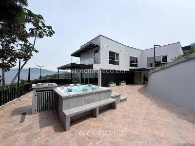 Casa de 5 alcobas en arriendo en Altos Del Poblado, Medellín, 1636 m² · foto 3 de 20