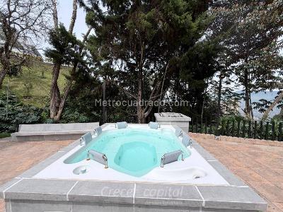 Casa de 5 alcobas en arriendo en Altos Del Poblado, Medellín, 1636 m² · foto 4 de 20