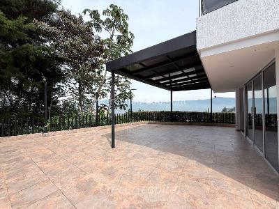 Casa de 5 alcobas en arriendo en Altos Del Poblado, Medellín, 1636 m² · foto 6 de 20