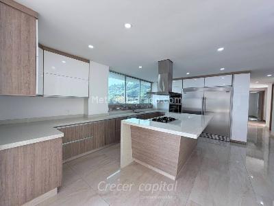Casa de 5 alcobas en venta en Altos Del Poblado, Medellín, 1636 m² · foto 10 de 20
