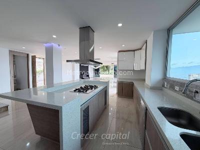 Casa de 5 alcobas en venta en Altos Del Poblado, Medellín, 1636 m² · foto 12 de 20