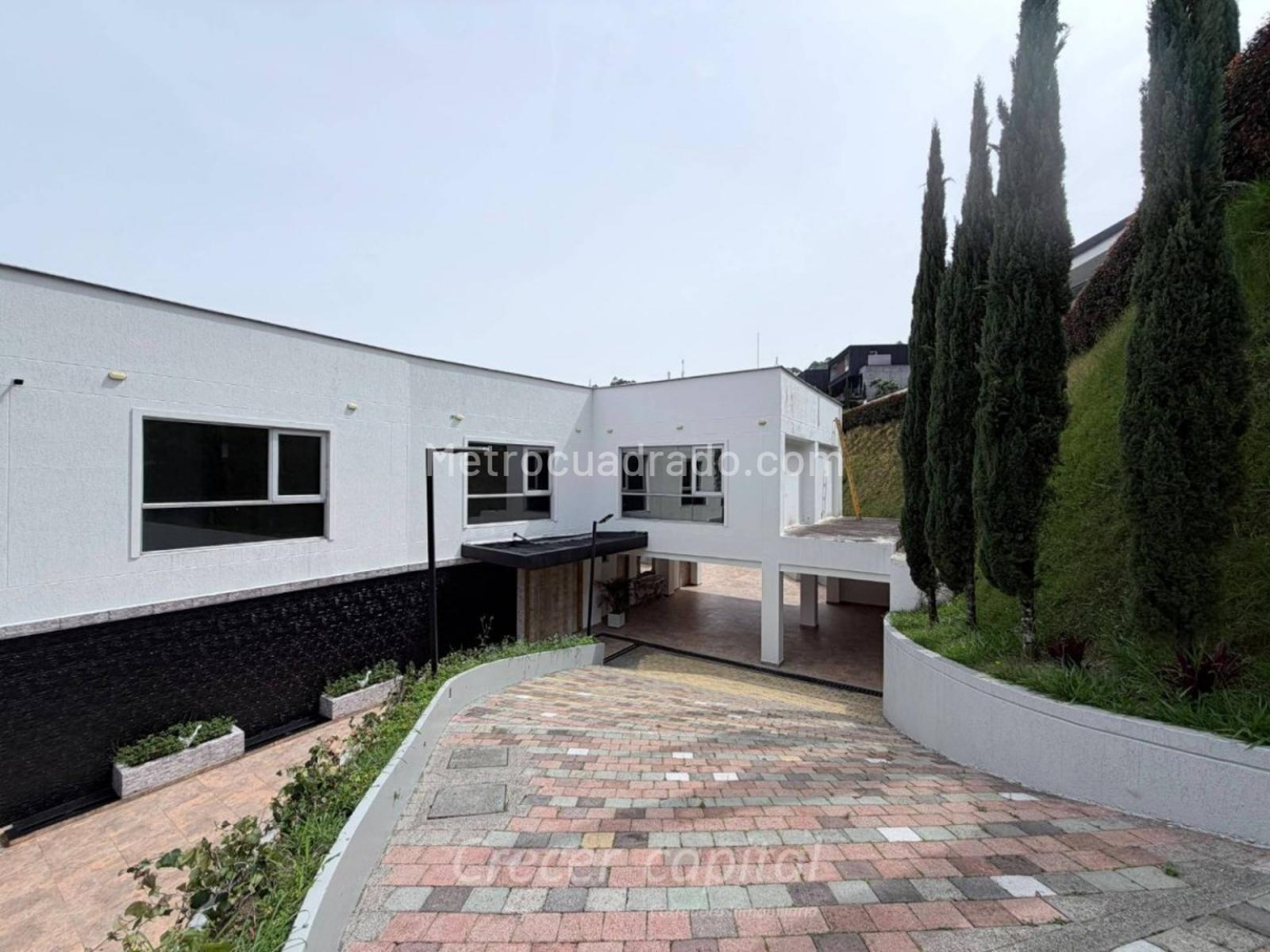 Casa de 5 habitaciones en venta en Altos del Poblado, Medellín — imagen 1 de 20