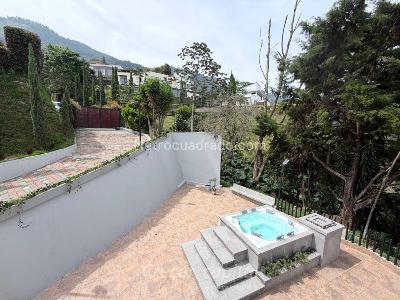 Casa de 5 alcobas en venta en Altos Del Poblado, Medellín, 1636 m² · foto 2 de 20