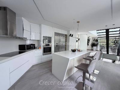 Casa de 4 alcobas en venta en Altos Del Poblado, Medellín, 1550 m² · foto 16 de 20
