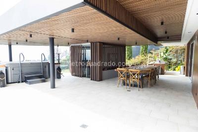 Casa de 5 alcobas en venta en Altos Del Poblado, Medellín, 1715 m² · foto 5 de 20