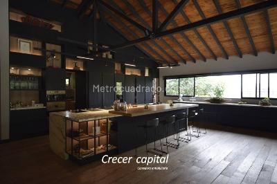 Casa de 4 alcobas en venta en El Poblado, Medellín, 1549 m² · foto 9 de 20